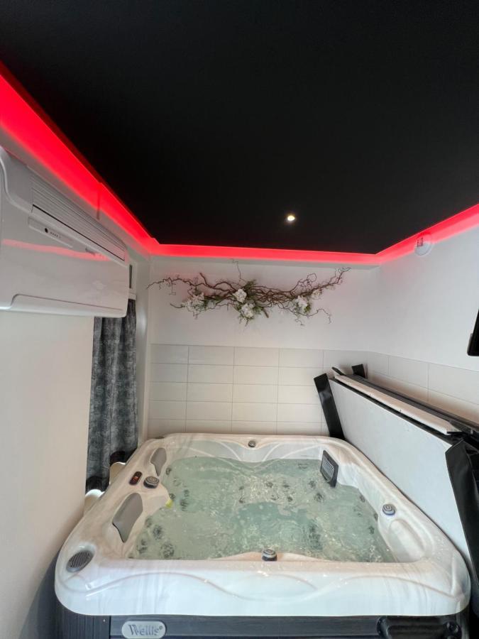 Spa De La Quarterelle Love Room 88 Vosges Remiremont Exterior photo